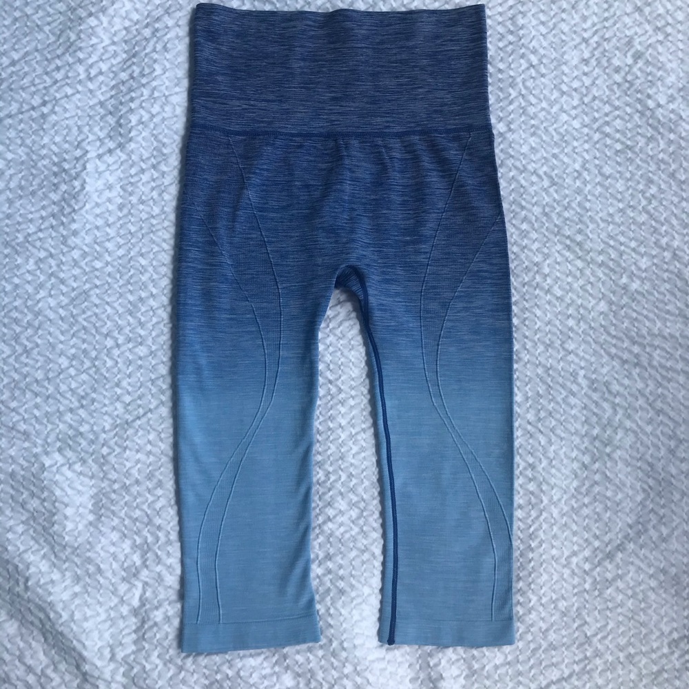 Yelete Capri high waist leggings size M